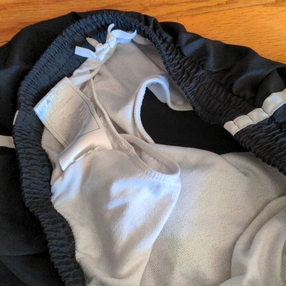 Nike women's running shorts size s key pocket inside - Picture 5 of 7